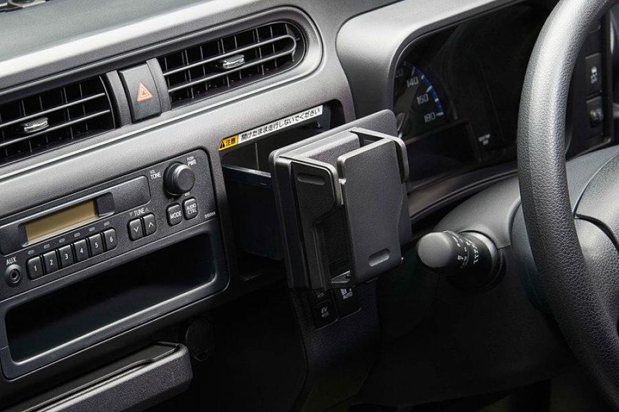 Детали интерьера Toyota Probox Van 2018 года  (фото 9 из 12)